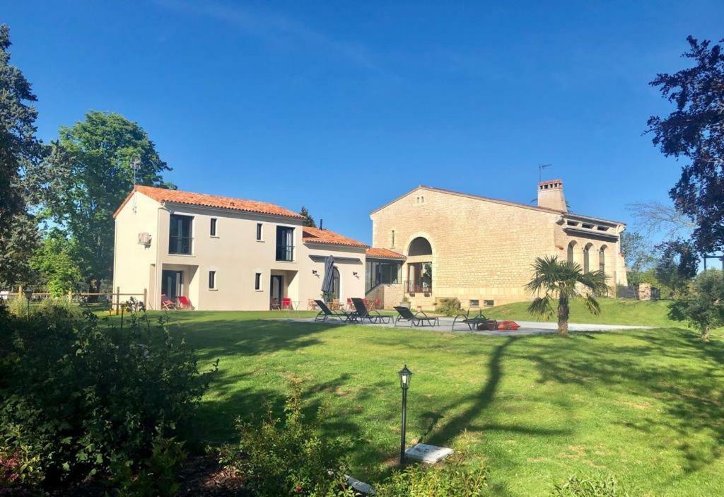 L Esprit Du Clain Chambres D Hotes Bandb De Standing Proches Du Futuroscope Golf Et Lac De St Cyr Naintre Luaran gambar